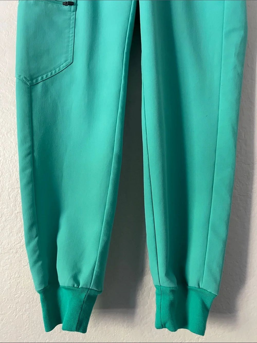 Like New! FIGS Zamora Jogger Scrub Pants PO#1426 Surgical Green in XS/P - Picture 7 of 16